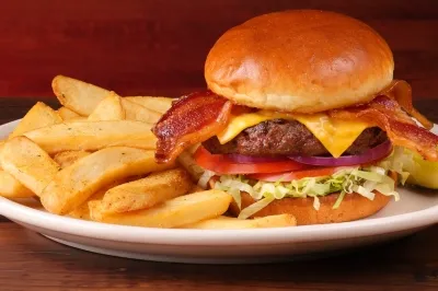 Bacon Cheeseburger*
