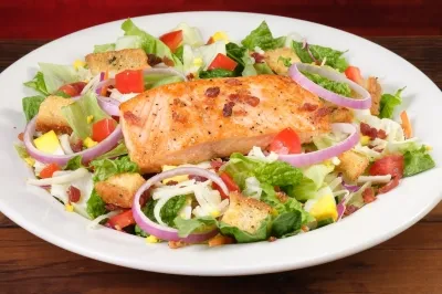 Grilled Salmon Salad
