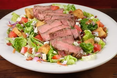 Steakhouse Filet Salad*
